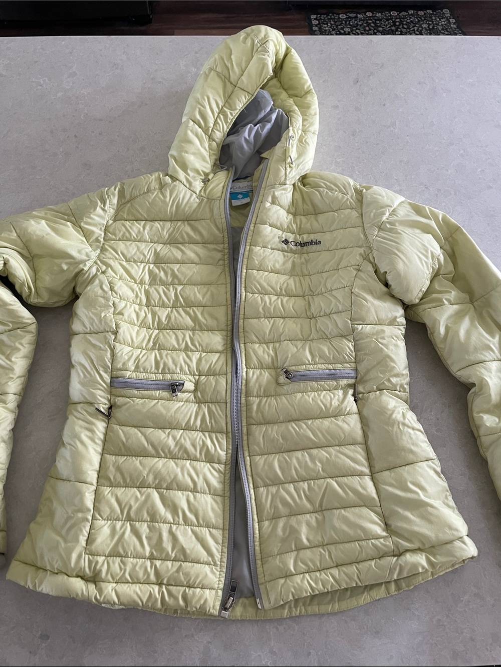 Columbia Lightweight Hooded Quilted Jacket *flaws*